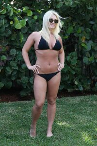 brooke hogan in bikini (02).jpg