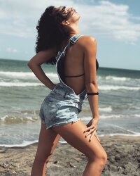 giada farano in shorts 01.jpg