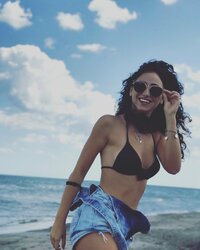 giada farano in shorts 04.jpg