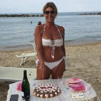 roberta beta in bikini 03.jpg