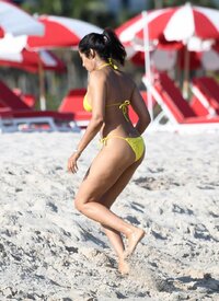 padma lakshmi in bikini (24).jpg