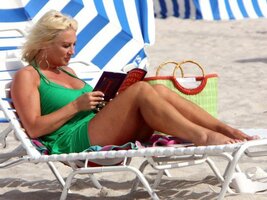 linda hogan al mare 02.jpg