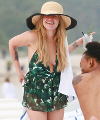 chanel west coast in beach (01).jpg