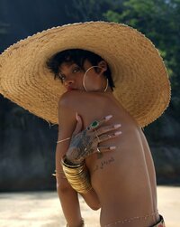 Rihanna_Vogue_Brazil_2014_Outtakes__5_.jpg