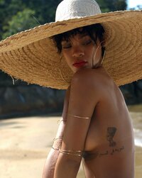 Rihanna_Vogue_Brazil_2014_Outtakes__9_.jpg