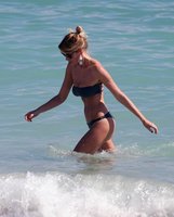 Alessia_Marcuzzi_Bikini_Candids_on_the_Beach_in_Miami_January_24_2013_28-01262013121912000000.jpg