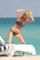 Alessia_Marcuzzi_Bikini_Candids_on_the_Beach_in_Miami_January_24_2013_32-01262013121927000000.jpg